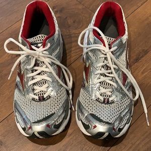 Mizuno size 10 men’s athletic shoes